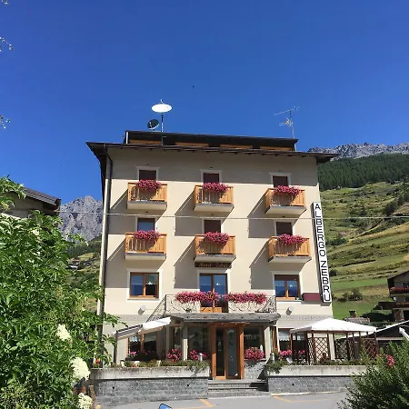 Zebru Hotel *