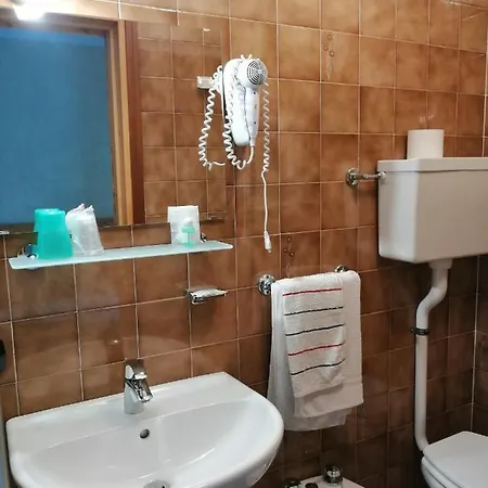 Zebru Hotel *